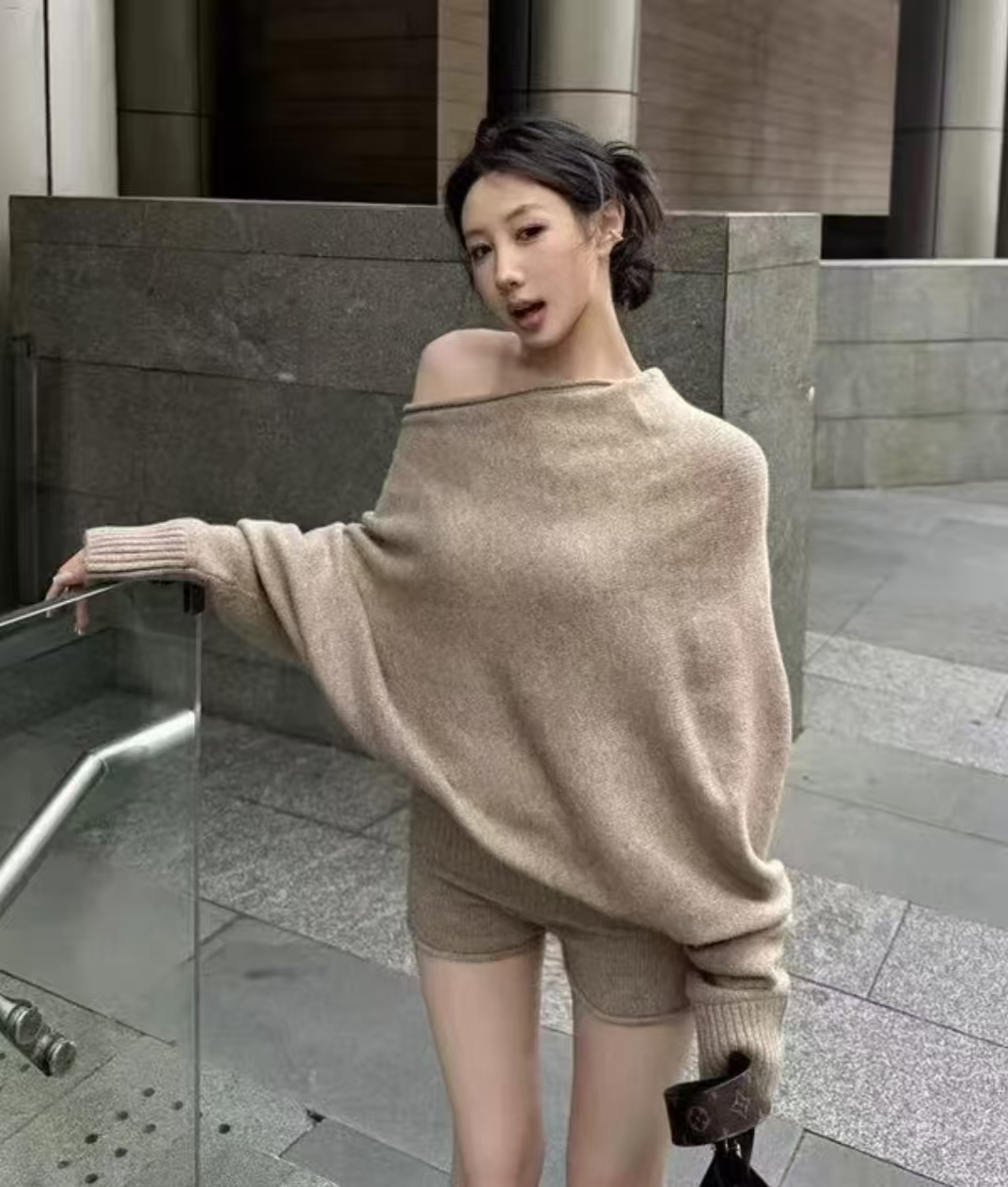 秋冬季慵懒风针织套装女小个子气质穿搭一整套斜肩毛衣短裤两件套