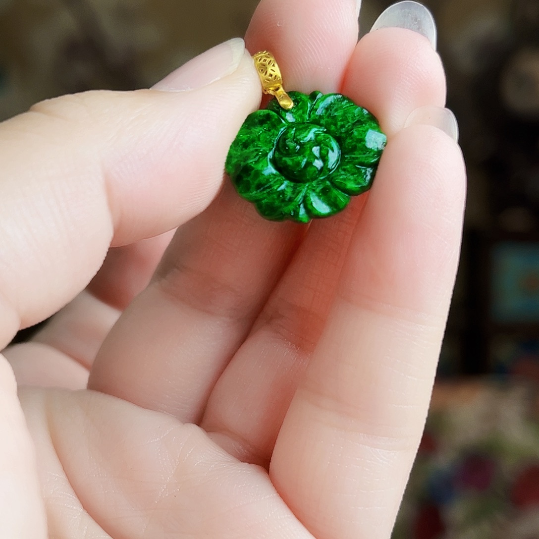 翡翠18K金镶嵌颈饰吊坠