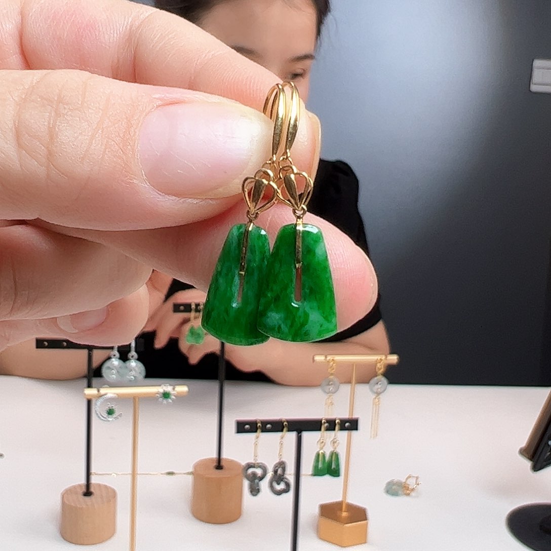 翡翠18K金镶嵌耳饰天然翡翠