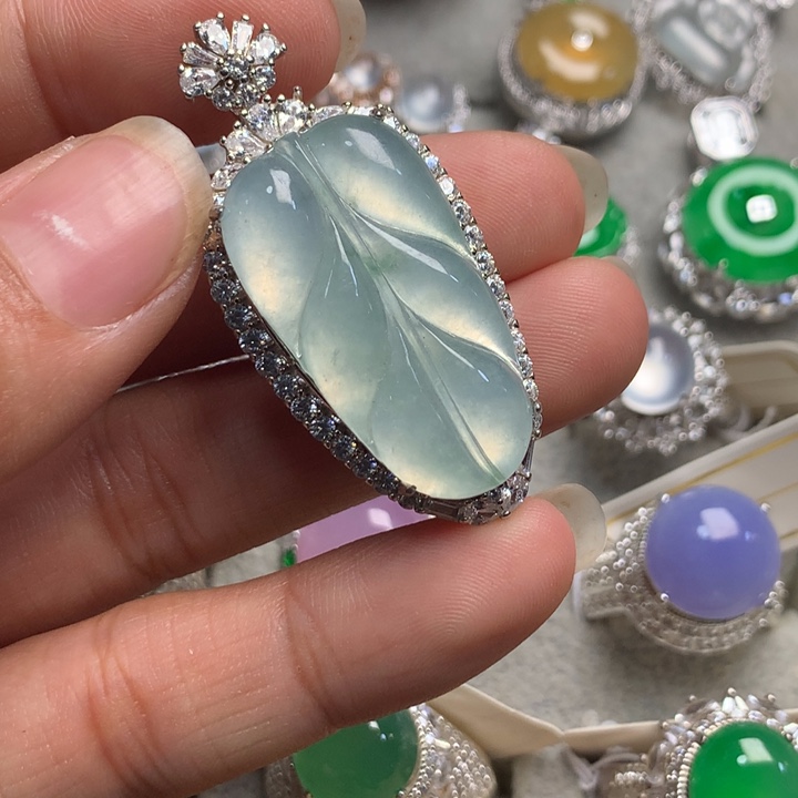 翡翠银S925镶嵌颈饰天然翡翠叶子吊坠