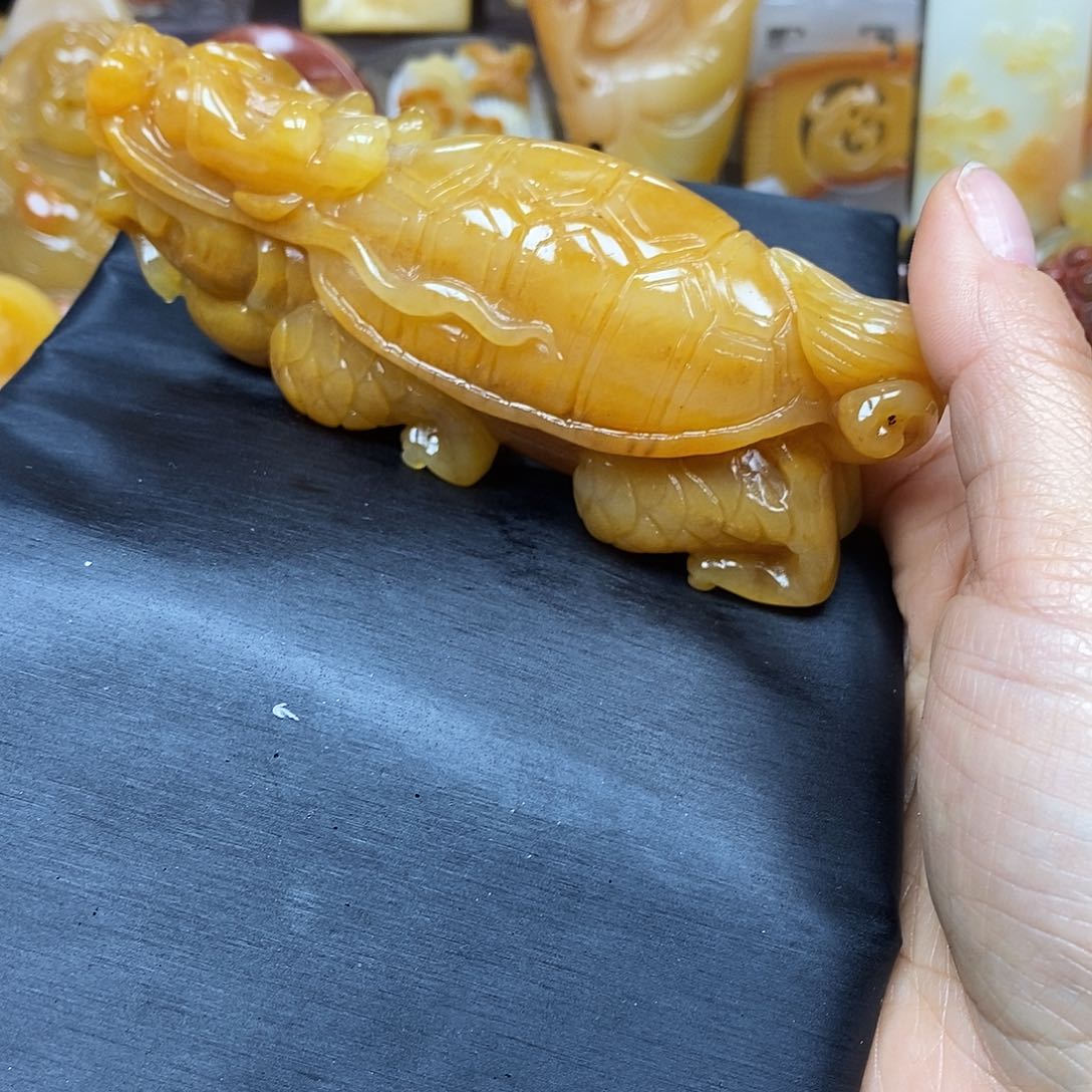 石英质玉（黄龙玉）颈饰未镶嵌