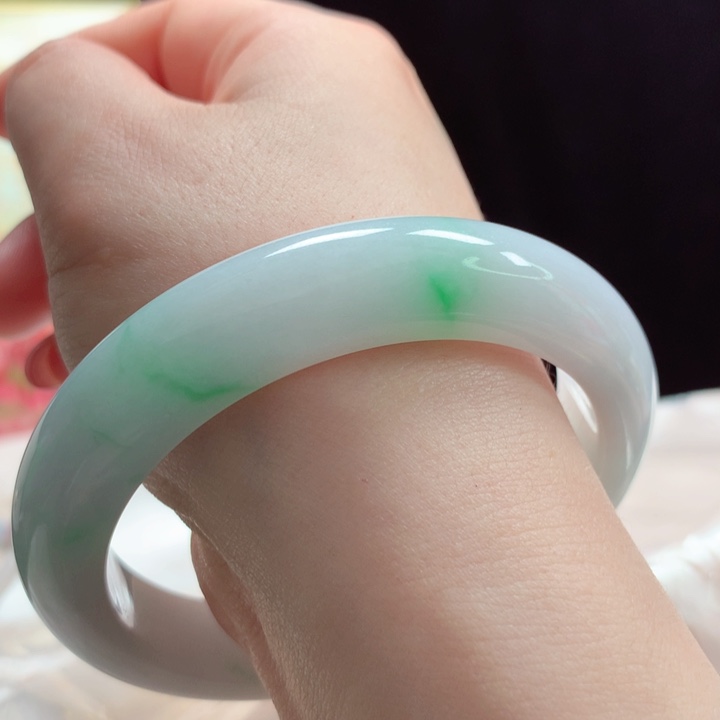 翡翠手镯未镶嵌白底青61