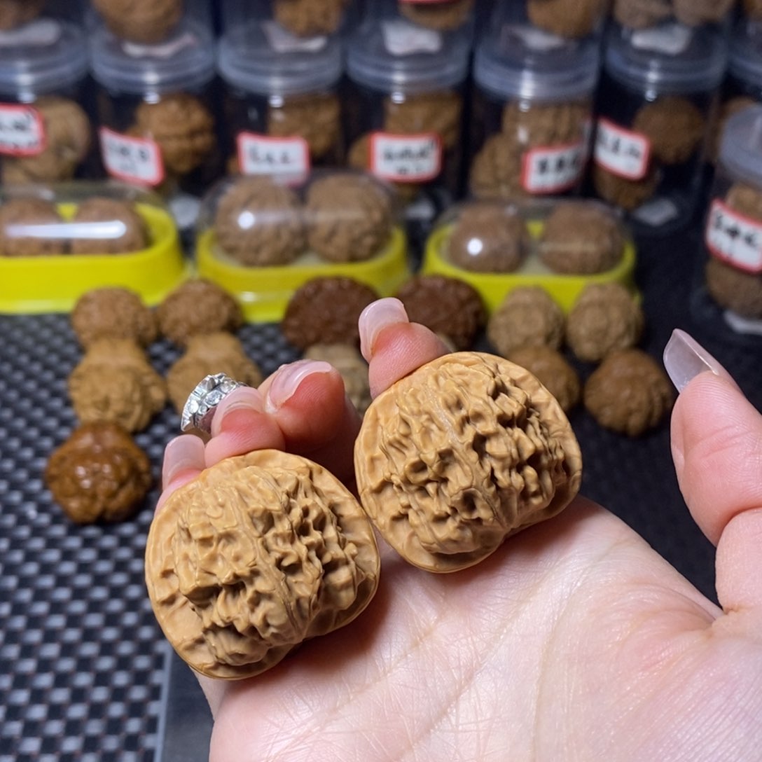 文玩核桃吊坠天地狮子头36.5