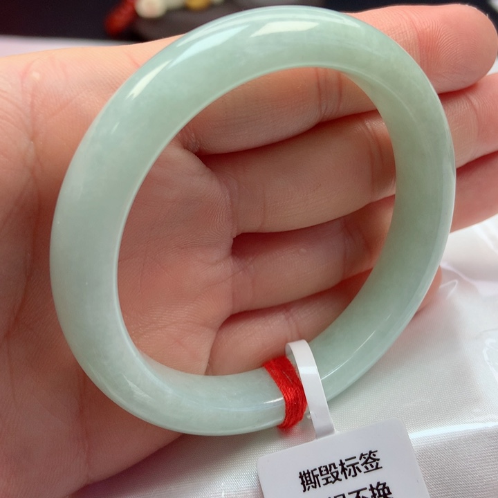 翡翠手镯未镶嵌54圈