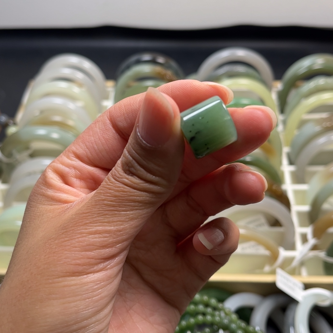 和田玉（碧玉）未镶嵌珠宝半成品路路通