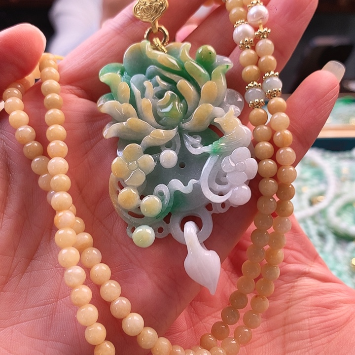 翡翠颈饰未镶嵌吊坠