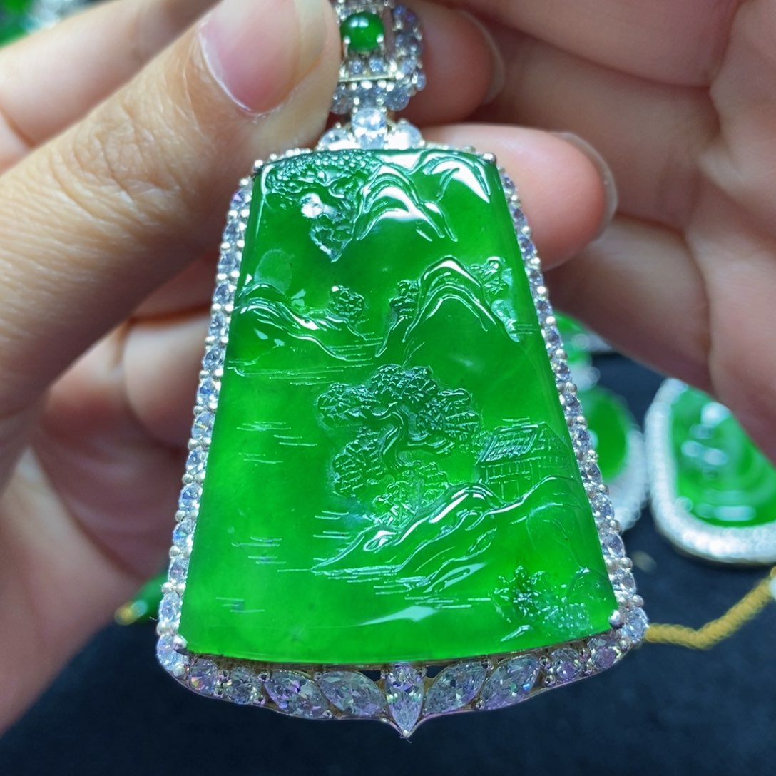 翡翠颈饰银S925镶嵌天然翡翠