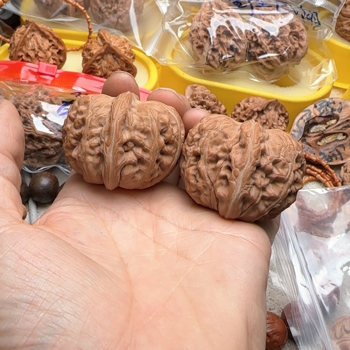 文玩核桃吊坠啊**～43.5平谷元宝