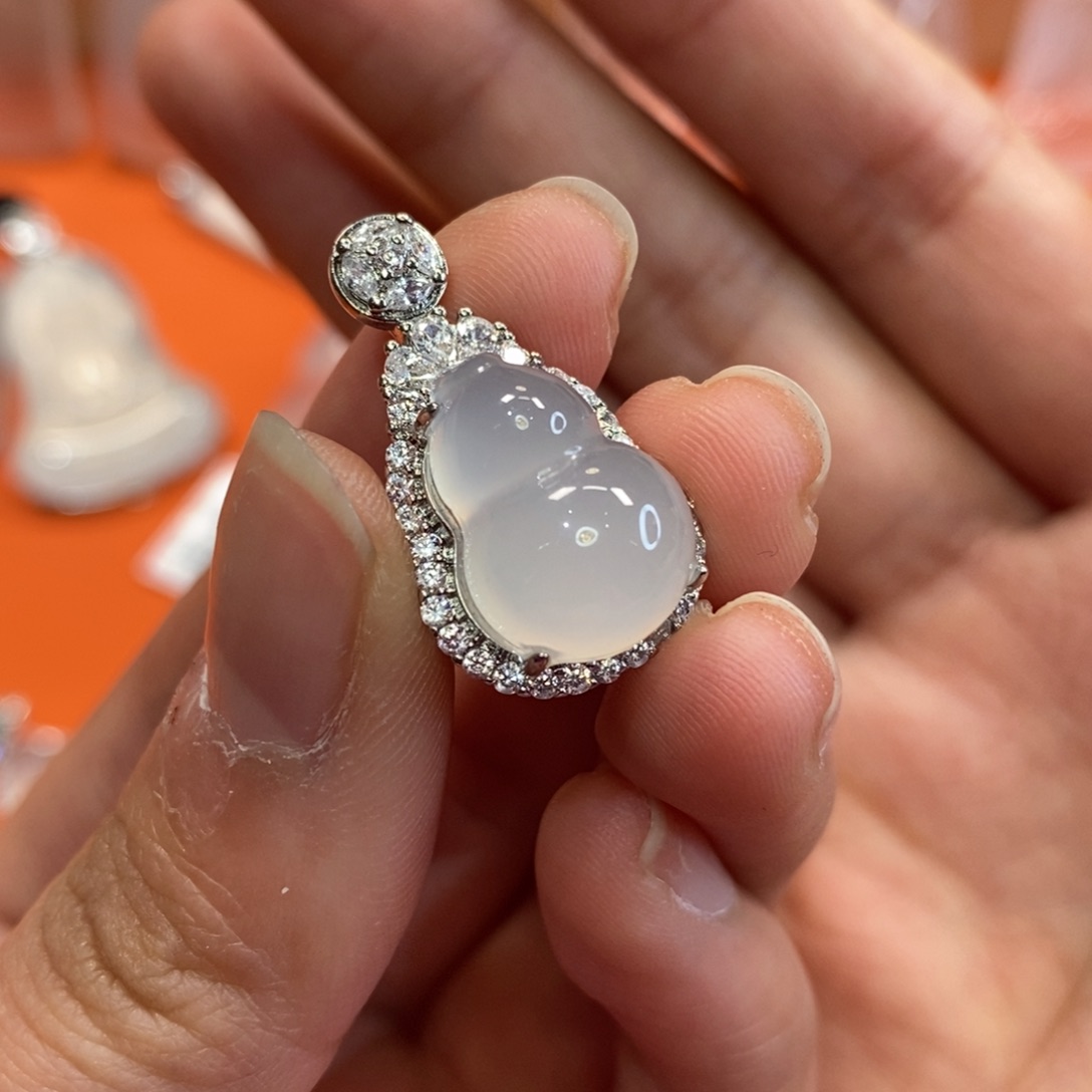 石英质玉封底葫芦未镶嵌