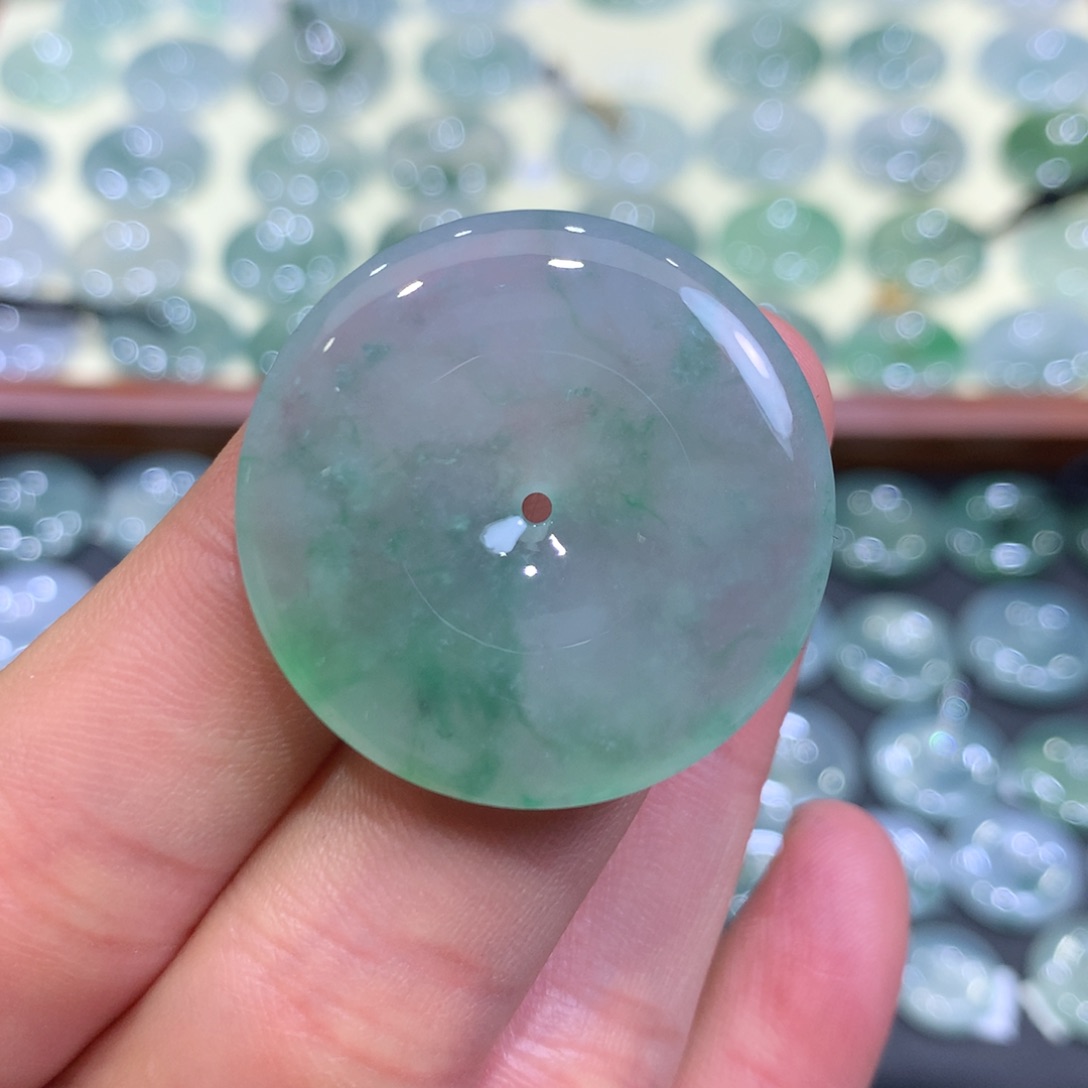 翡翠颈饰未镶嵌平安扣