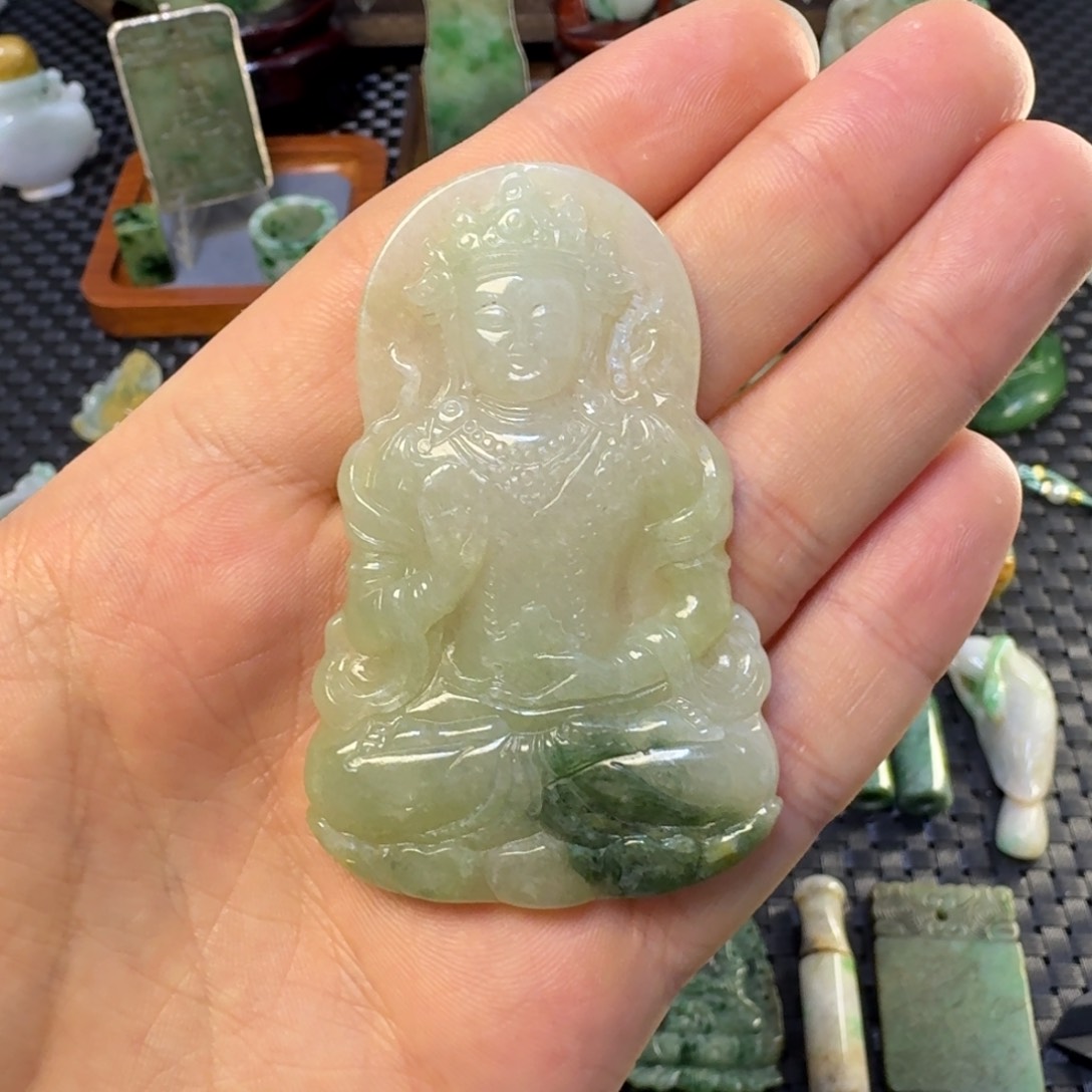 翡翠颈饰未镶嵌翡翠颈饰未镶嵌..