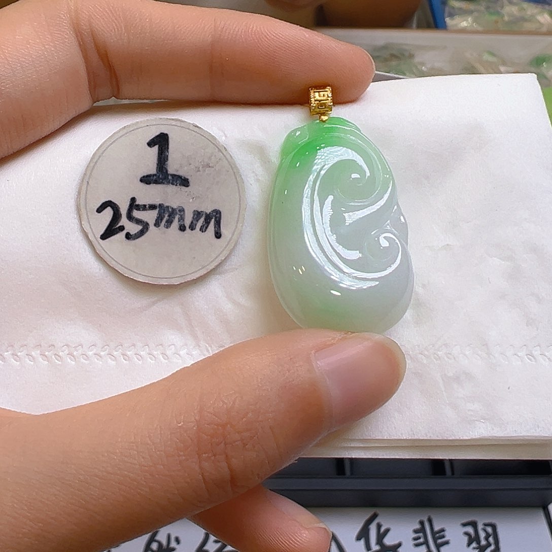 翡翠颈饰18K金镶嵌翡翠