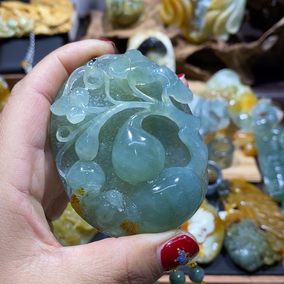 蛇纹石玉颈饰未镶嵌