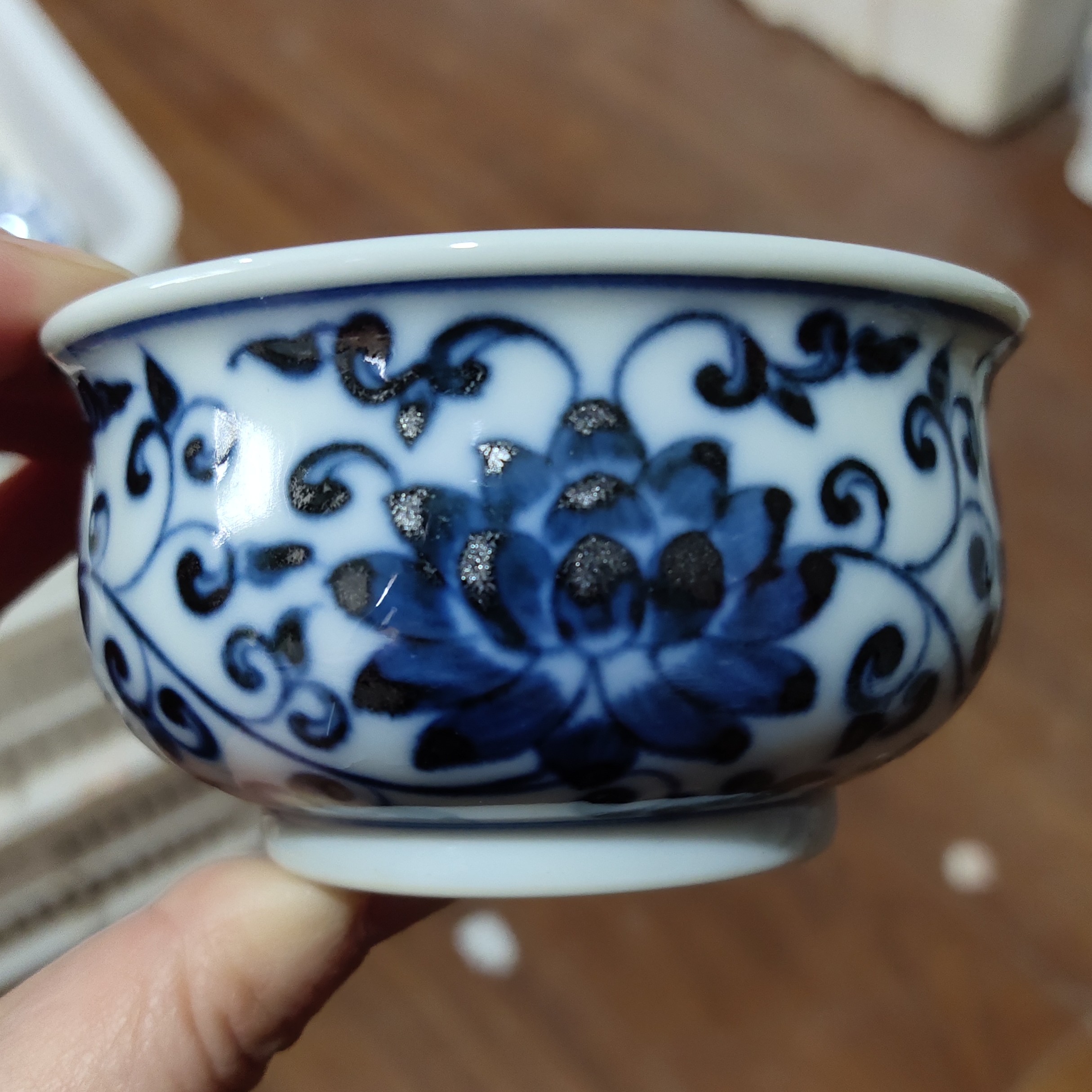 微瑕柴窑缠枝矮炉式杯子