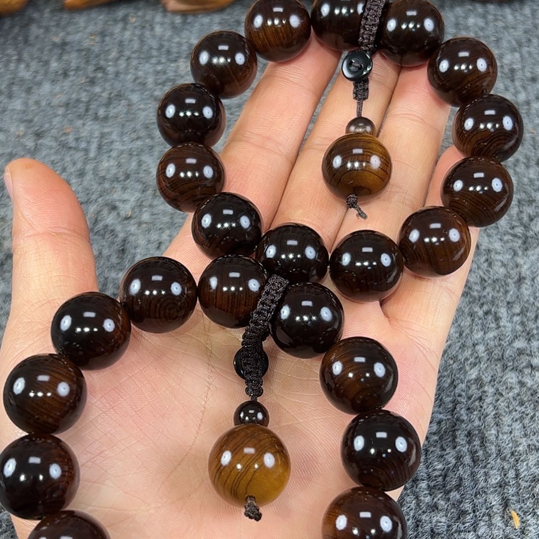 崖柏太行崖柏崖窝（天品）黑金刚舍利骨，18圆珠超级香，到手一个