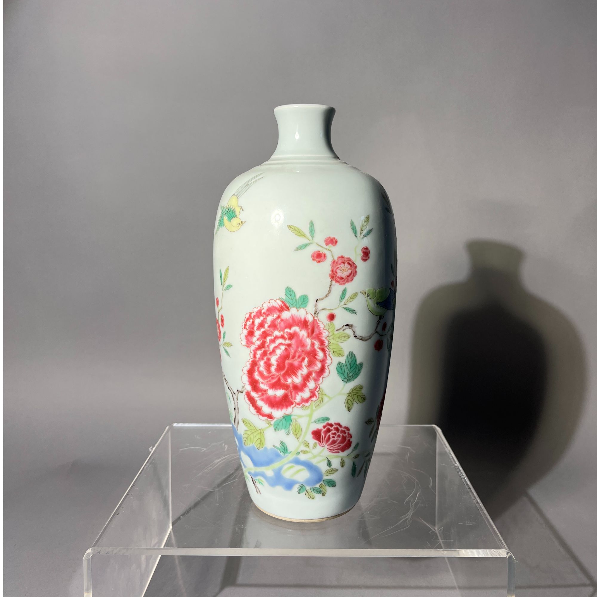 粉彩花鸟纹梅瓶  