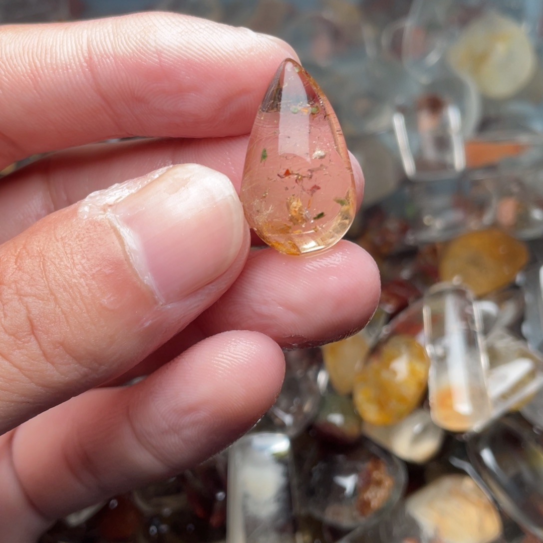 见***田只买单纯的吊坠，没带链子，属的性质。