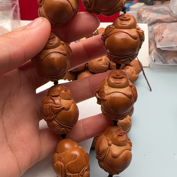 橄榄核手串怀**人雕刻工艺