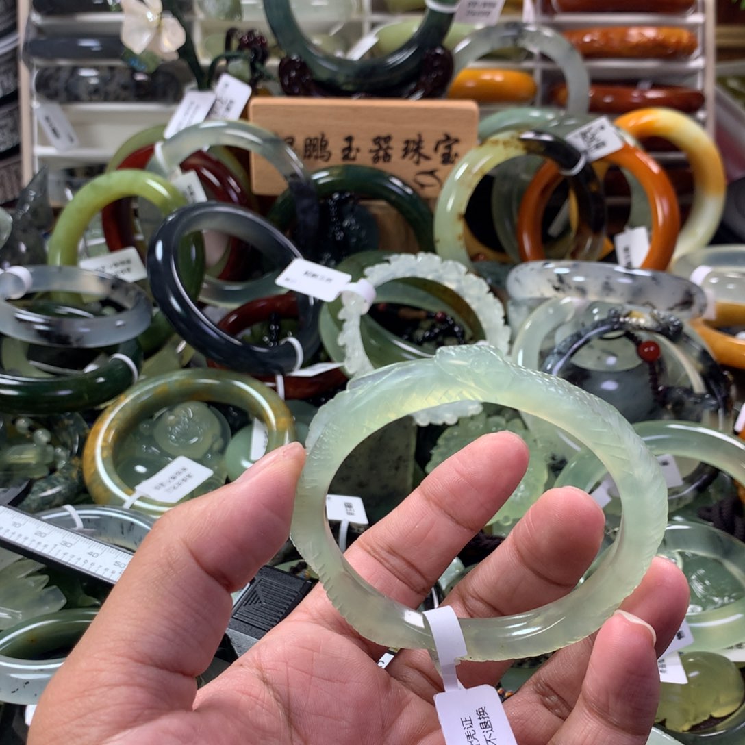 蛇纹石玉手镯未镶嵌榆*晚