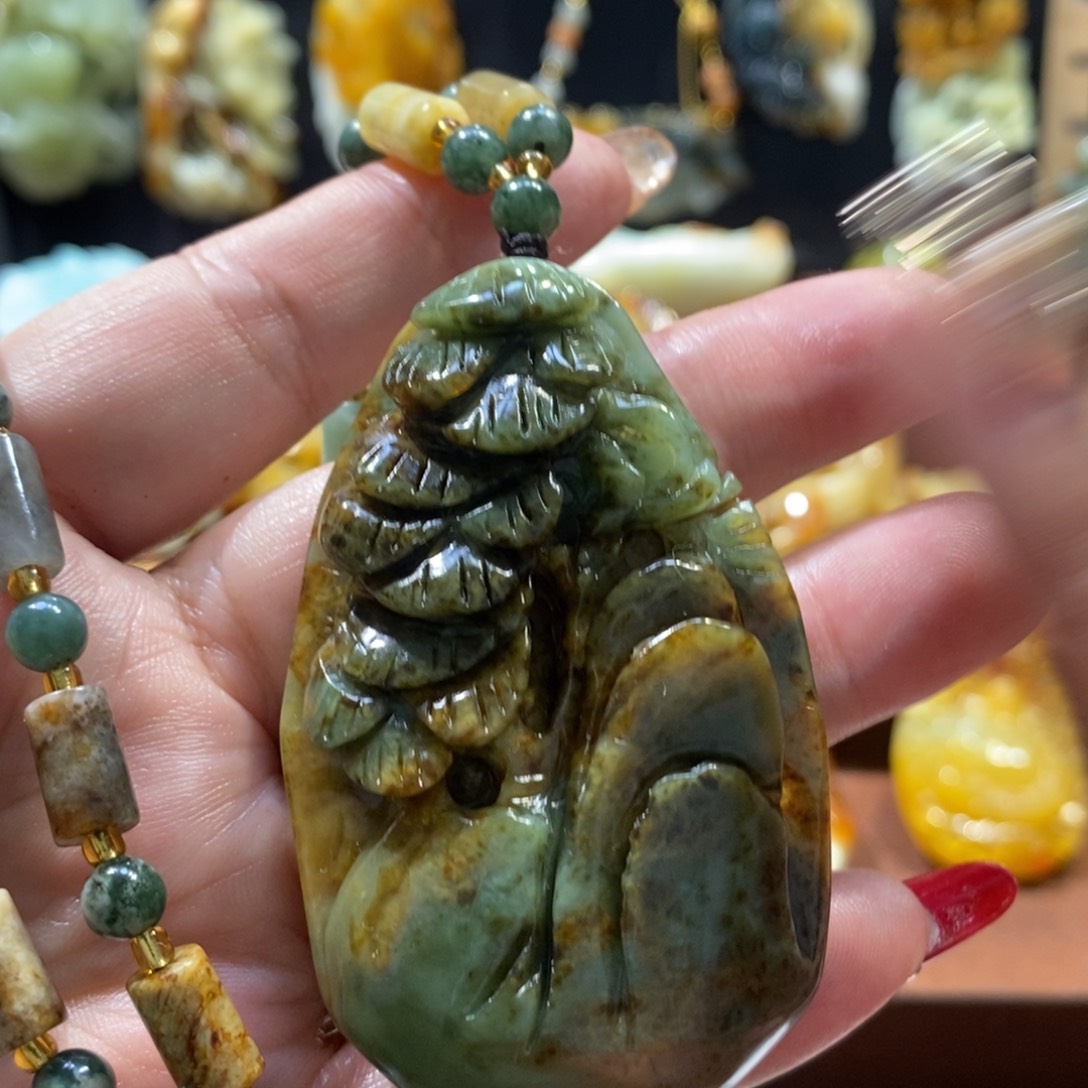 蛇纹石玉颈饰未镶嵌