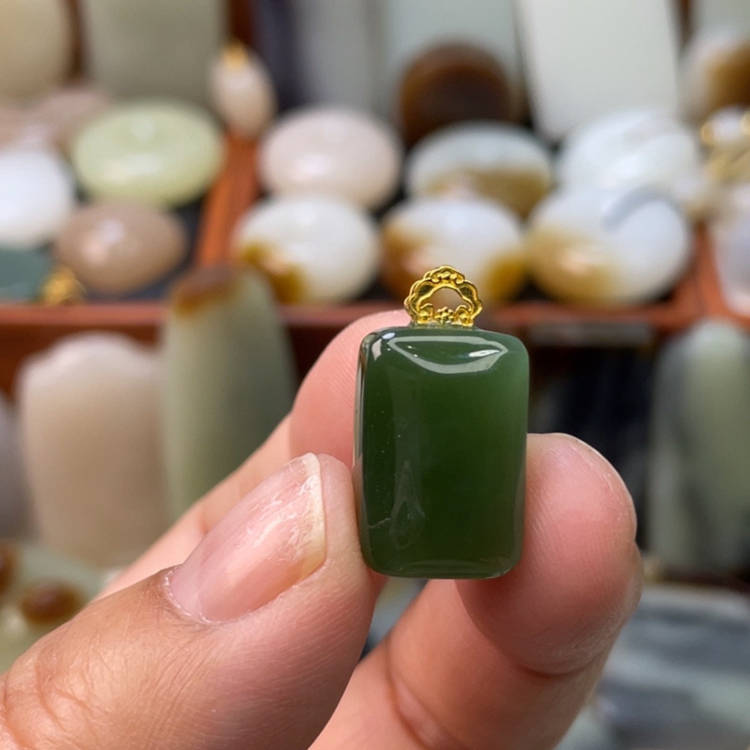 和田玉（碧玉）颈饰18K金镶嵌