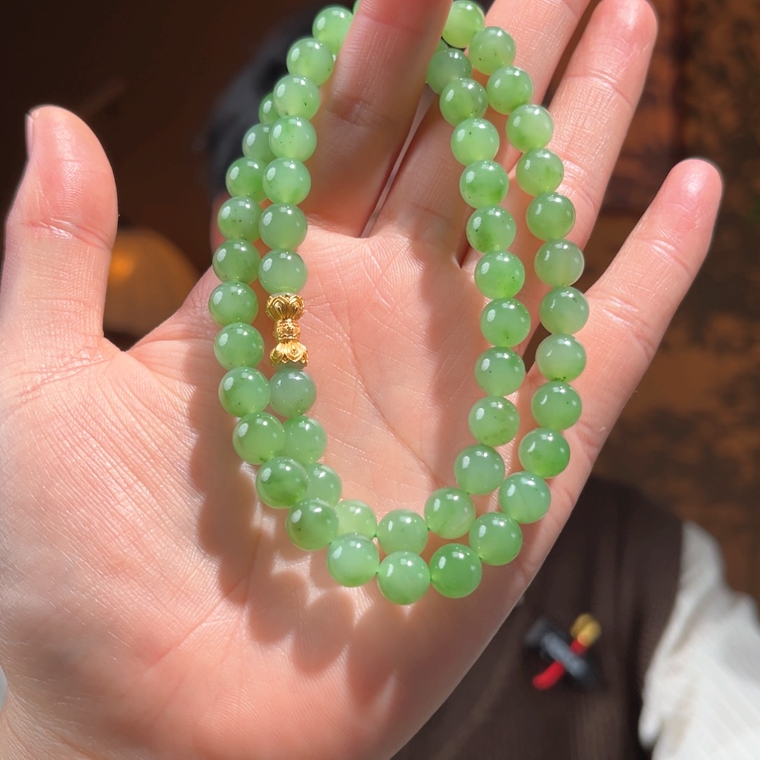 颈饰银S925镶嵌和田玉乌兰海苹果绿8mm微微矿2000