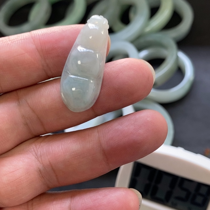 云***散颈饰未镶嵌翡翠豆