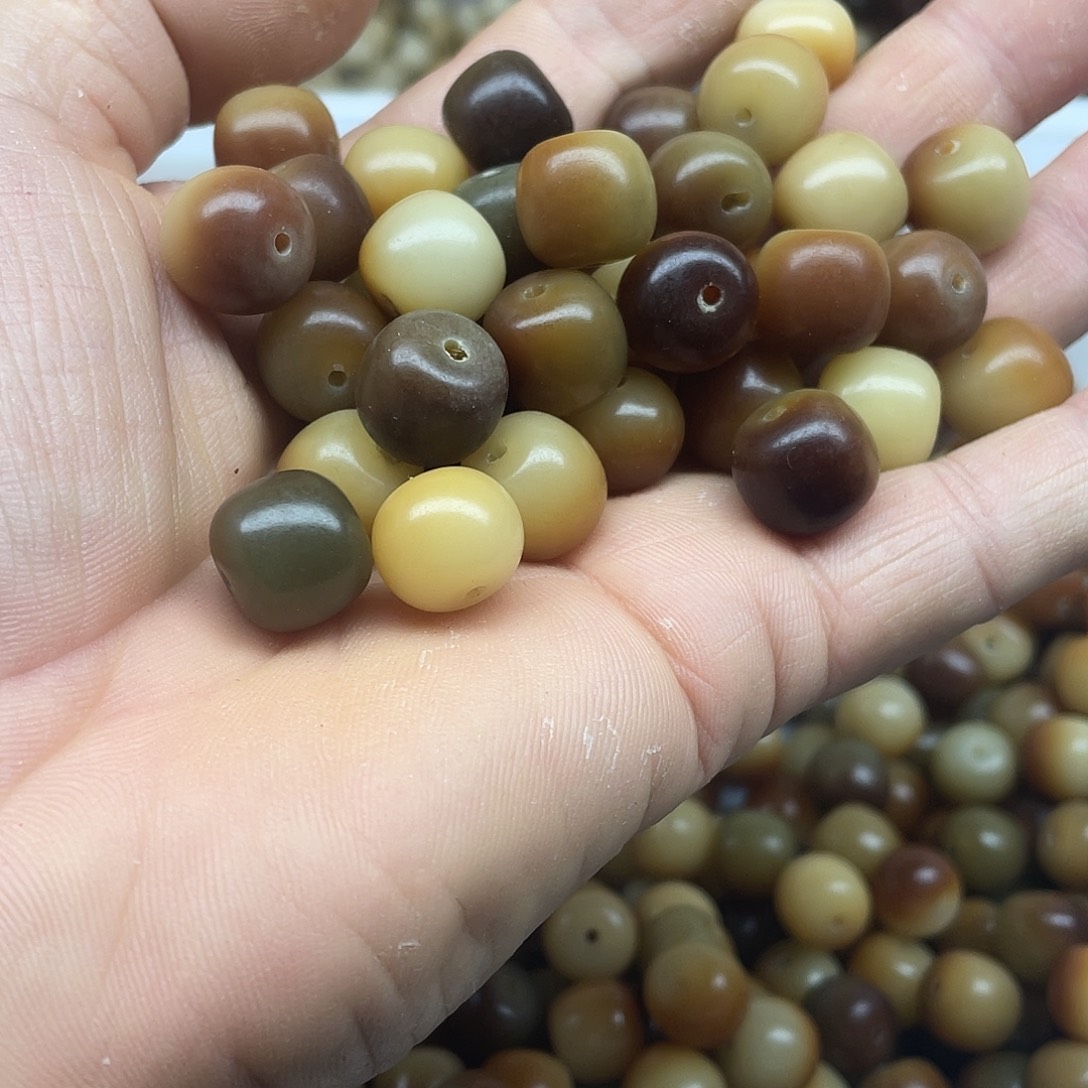 白玉菩提吊坠瑕疵13炭烤桶60颗各别有牙眼