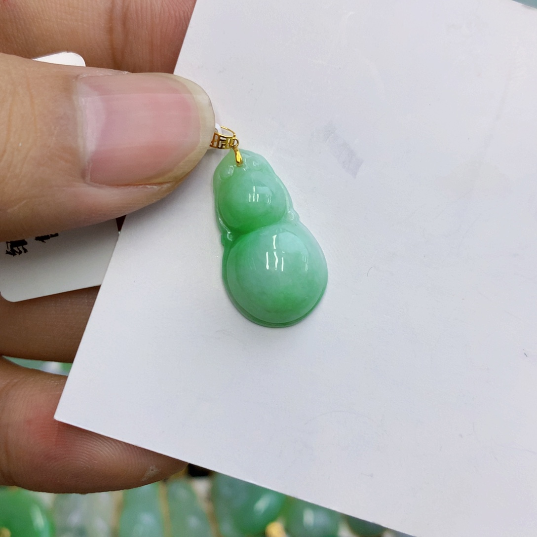 翡翠18K金镶嵌颈饰翡翠