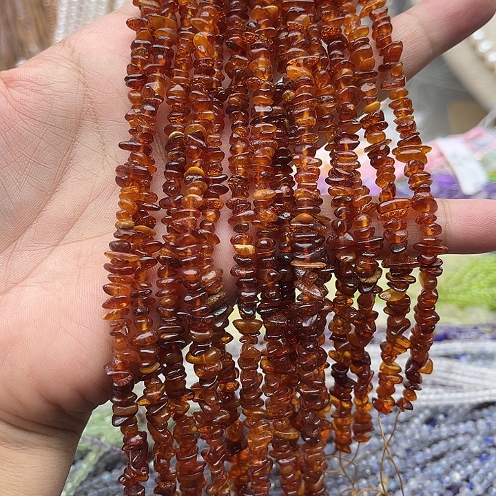 玛瑙/玉髓未镶嵌珠宝半成品一条琥珀碎石