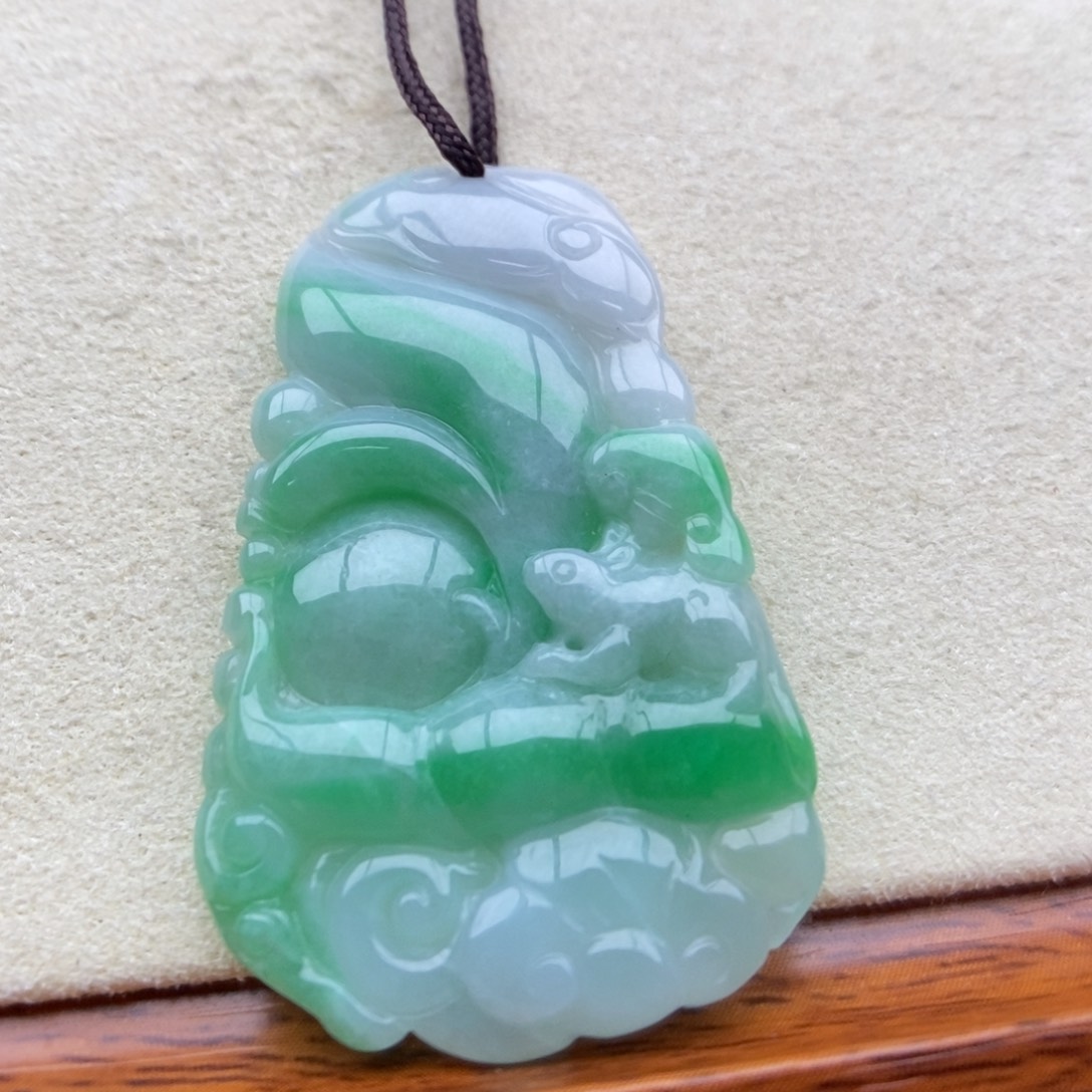 翡翠未镶嵌颈饰吊坠