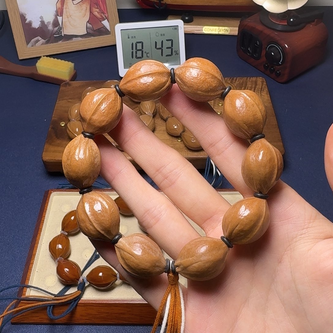 1.9*2.6精挑梅林铁核手串