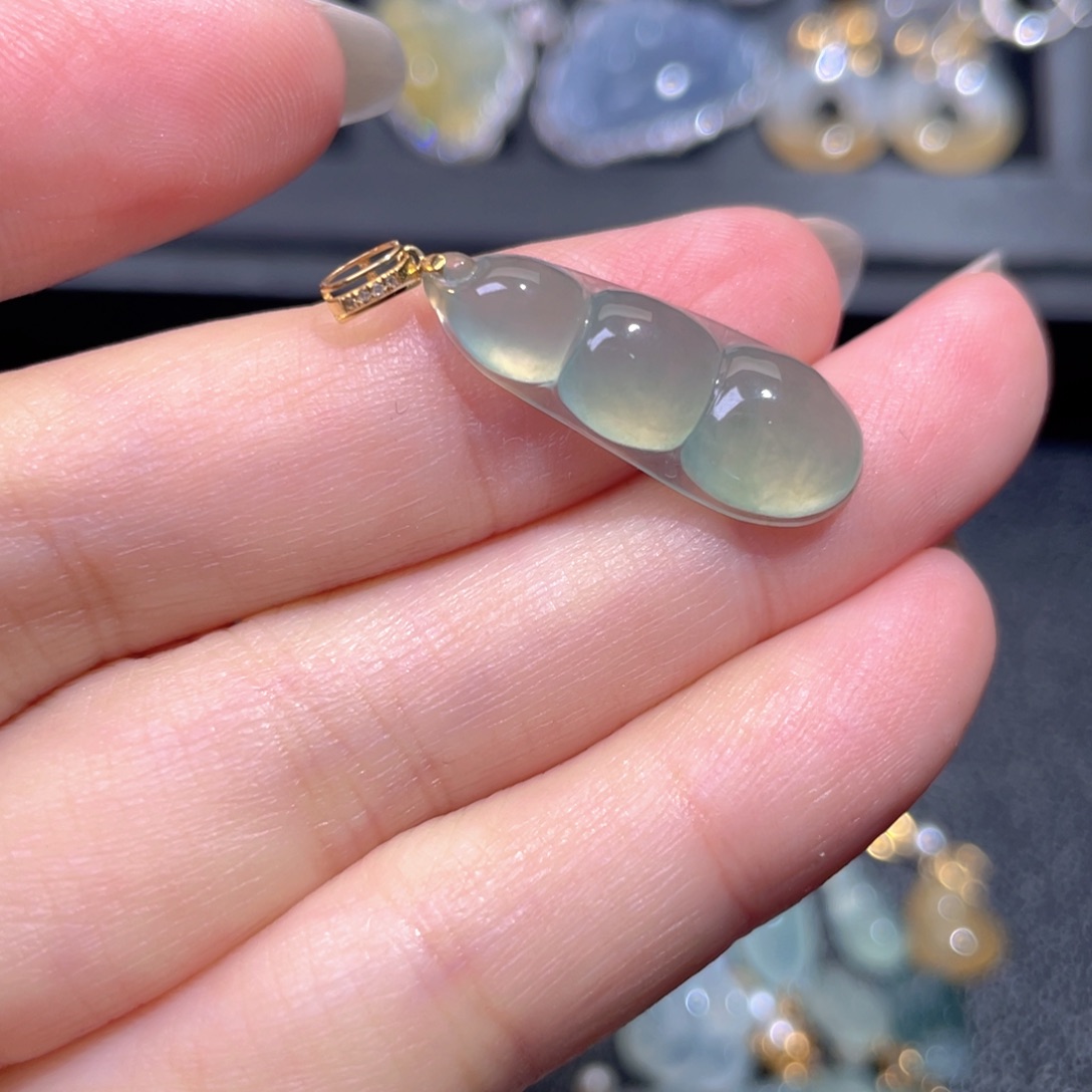 颈饰18K金镶嵌翡翠翡翠