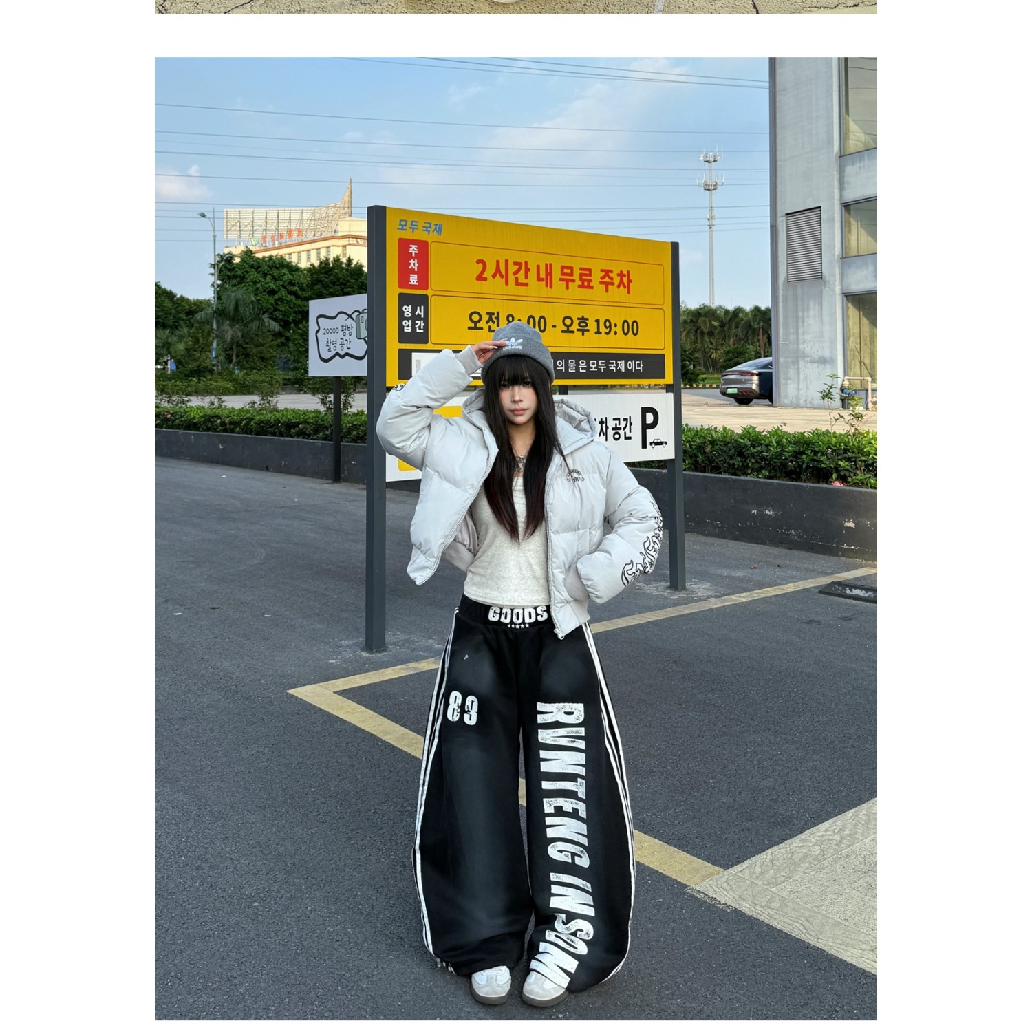 2025美式做旧字母印花条纹弯刀卫裤女设计感双腰头阔腿裤