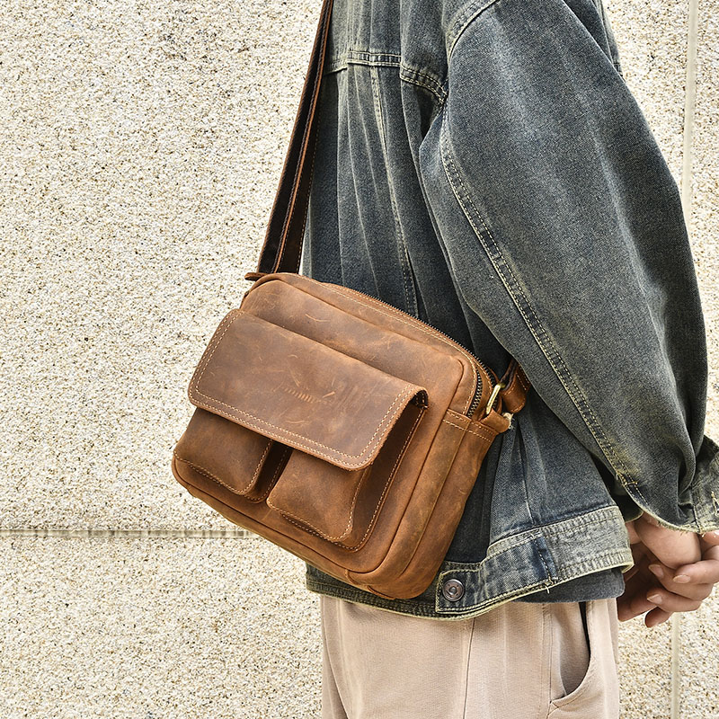 复古疯马牛皮斜挎包男休闲简约头层牛皮邮差包单肩包真皮横款女包