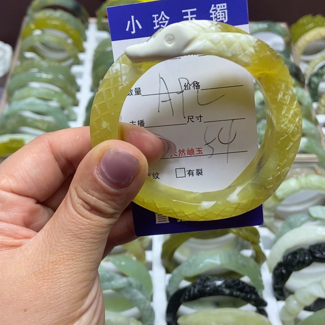 蛇纹石玉手镯未镶嵌