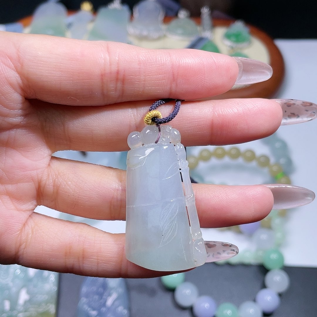 翡翠颈饰未镶嵌竹节