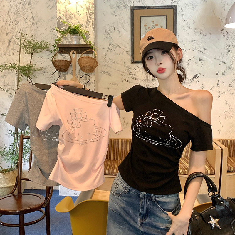 大码胖mm夏季斜肩烫钻设计感纯欲风显瘦短袖T恤上衣正肩改良5917
