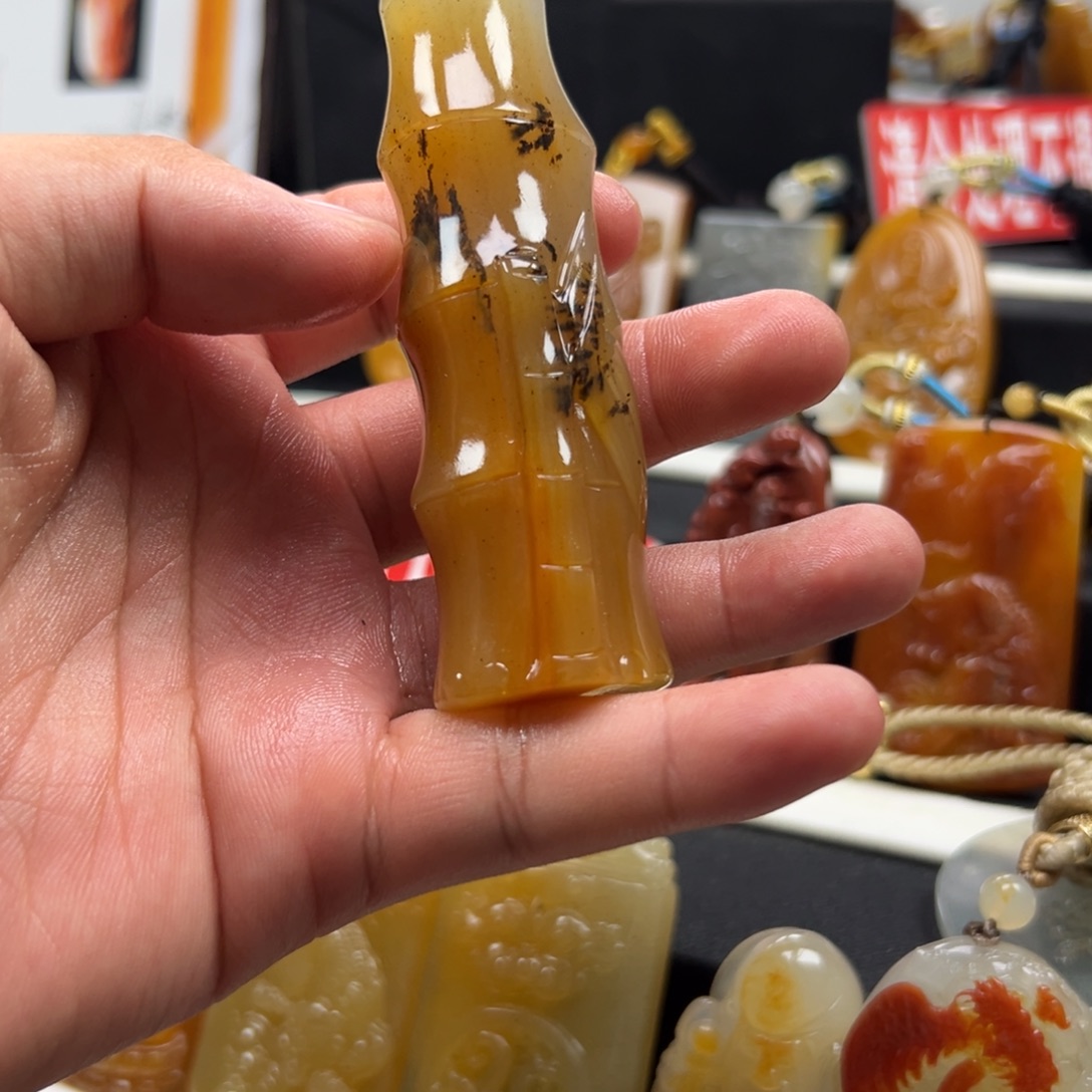 未镶嵌石英质玉（黄龙玉）多样性发货，发其一