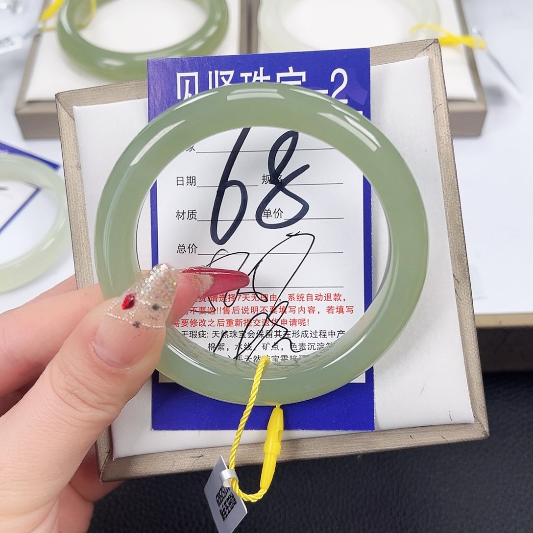 和田玉手镯未镶嵌