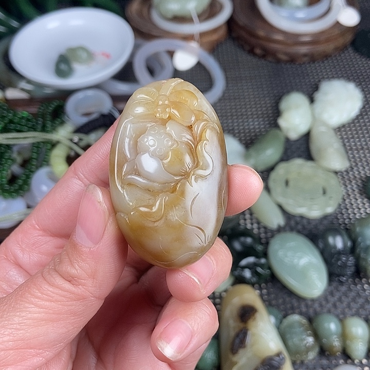 张***了和田玉（糖玉）未镶嵌挂件