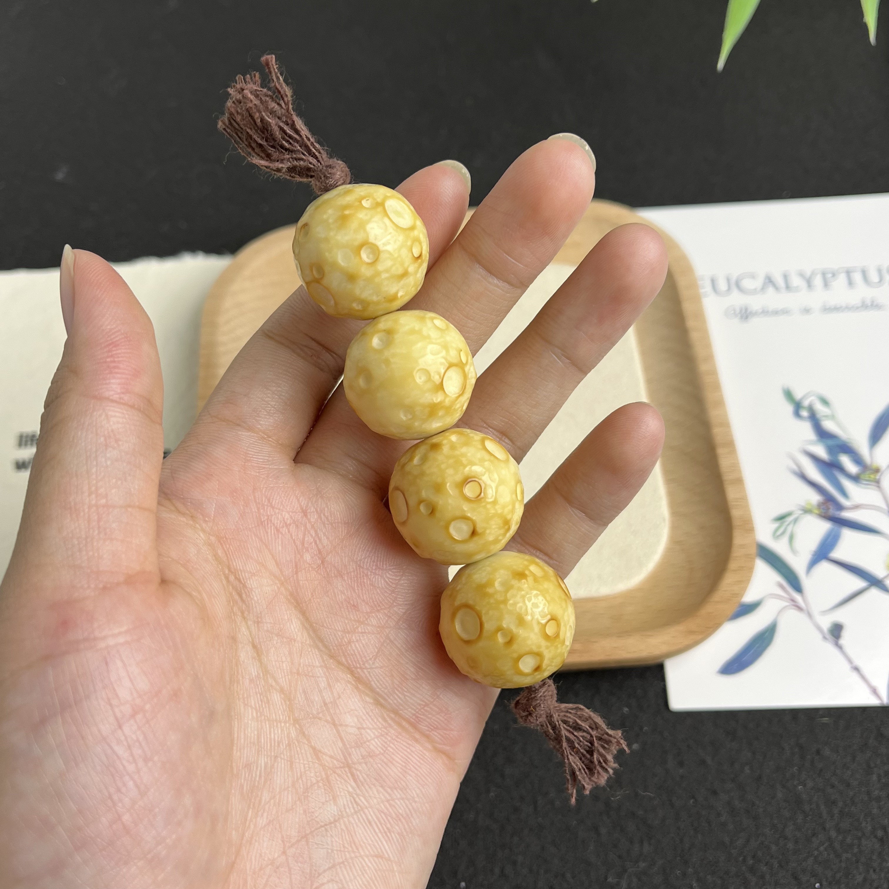 【月顶20-22mm】象牙果碳烤月球手捻CP113-1668