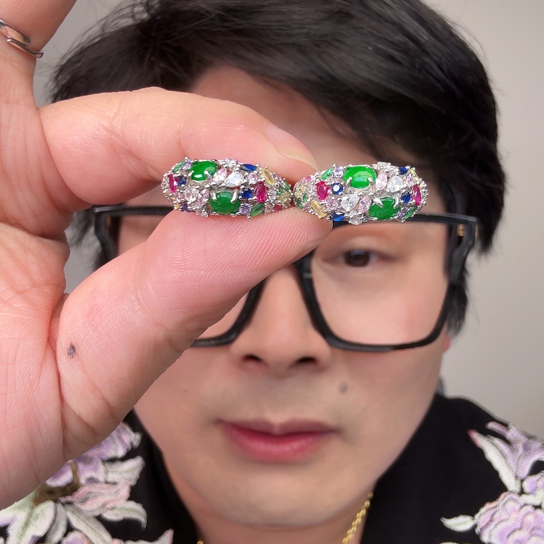 翡翠未镶嵌颈饰一对