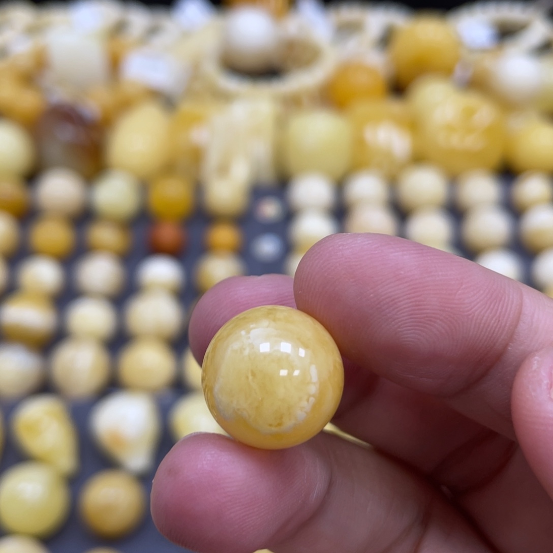 蜜蜡未镶嵌裸石14.6mm瑕疵妖花