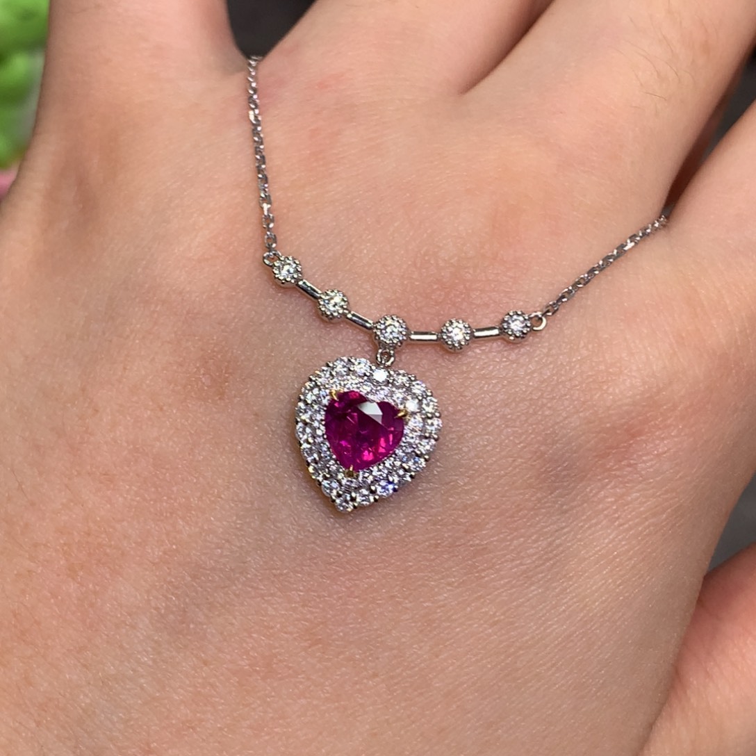 彩色蓝宝石颈饰18K金镶嵌