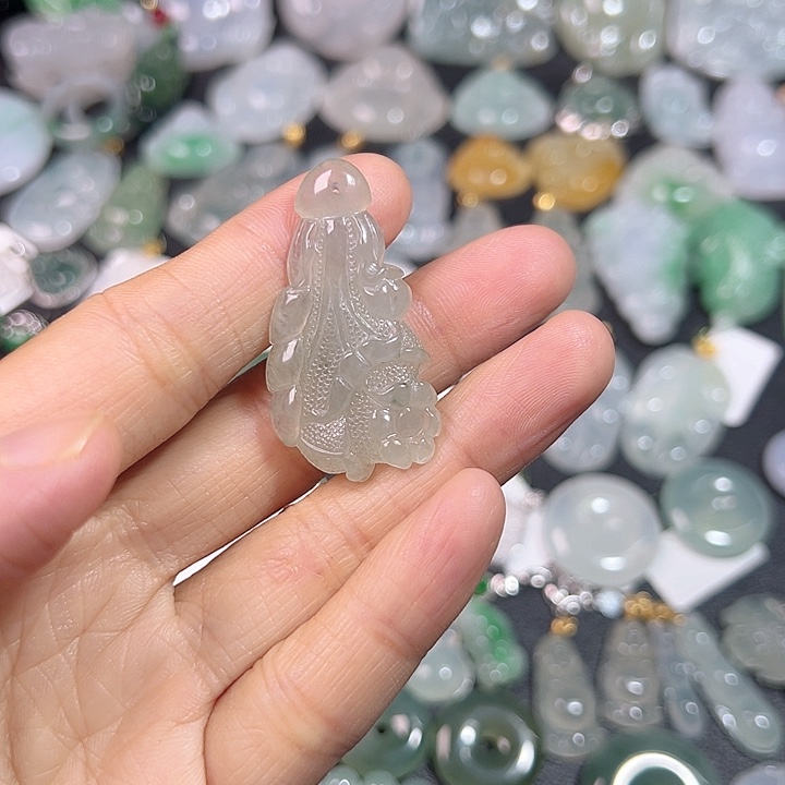 颈饰未镶嵌翡翠白菜