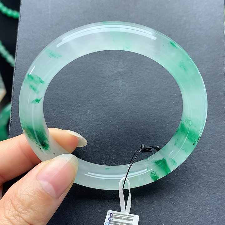 石英质玉未镶嵌手镯