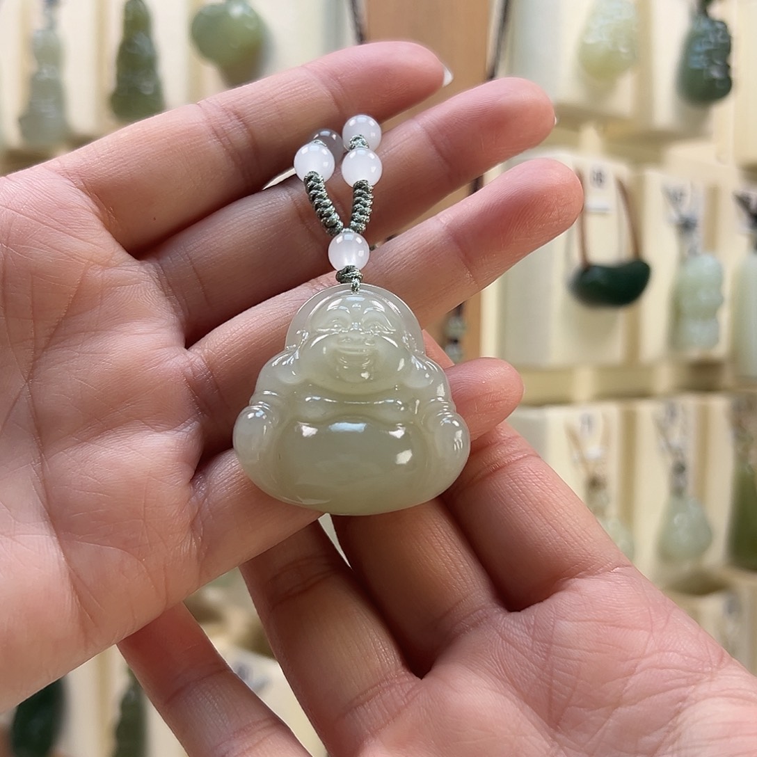 叶***儿和田玉未镶嵌颈饰