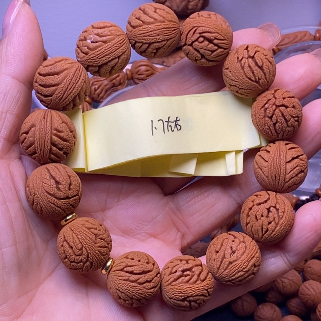 记***角秦岭龙纹桃核手串