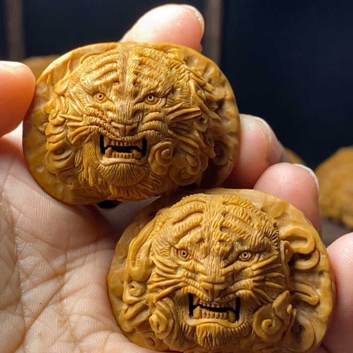 文玩核桃把件老虎